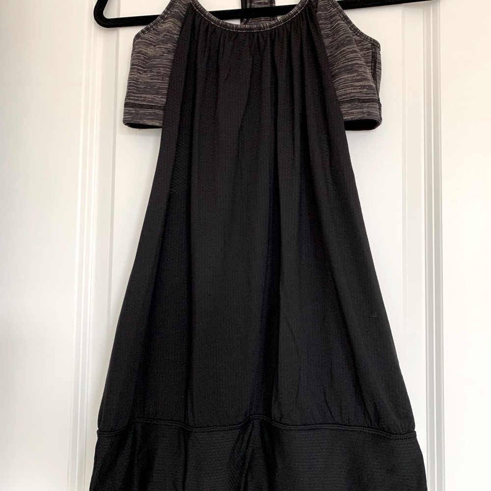 Lululemon size 6 tank with sports bra